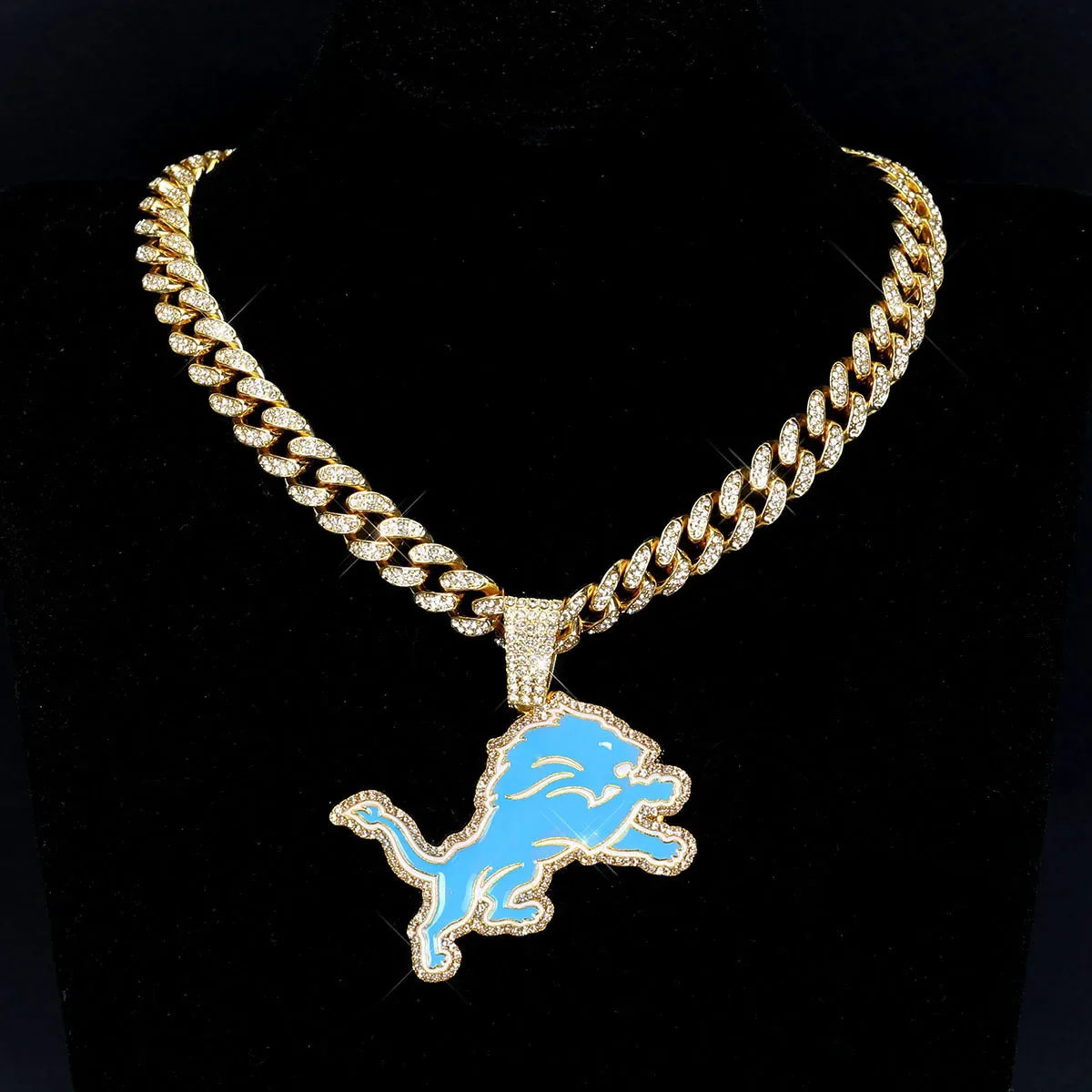 Sports Customized LOGO Pendant Necklace with Iced Out Cuban Chains for Football Fans Birthday Gifts