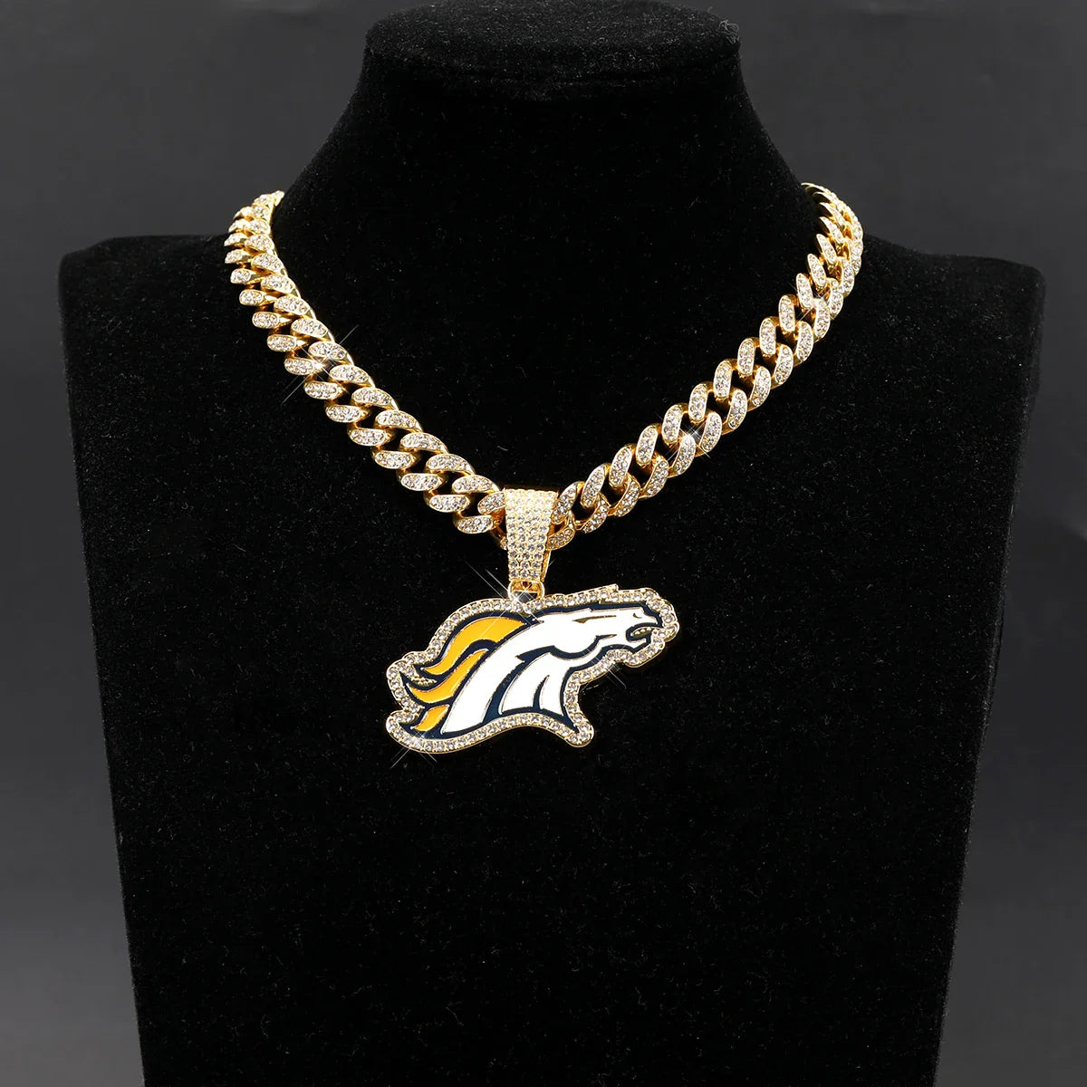 Sports Customized LOGO Pendant Necklace with Iced Out Cuban Chains for Football Fans Birthday Gifts