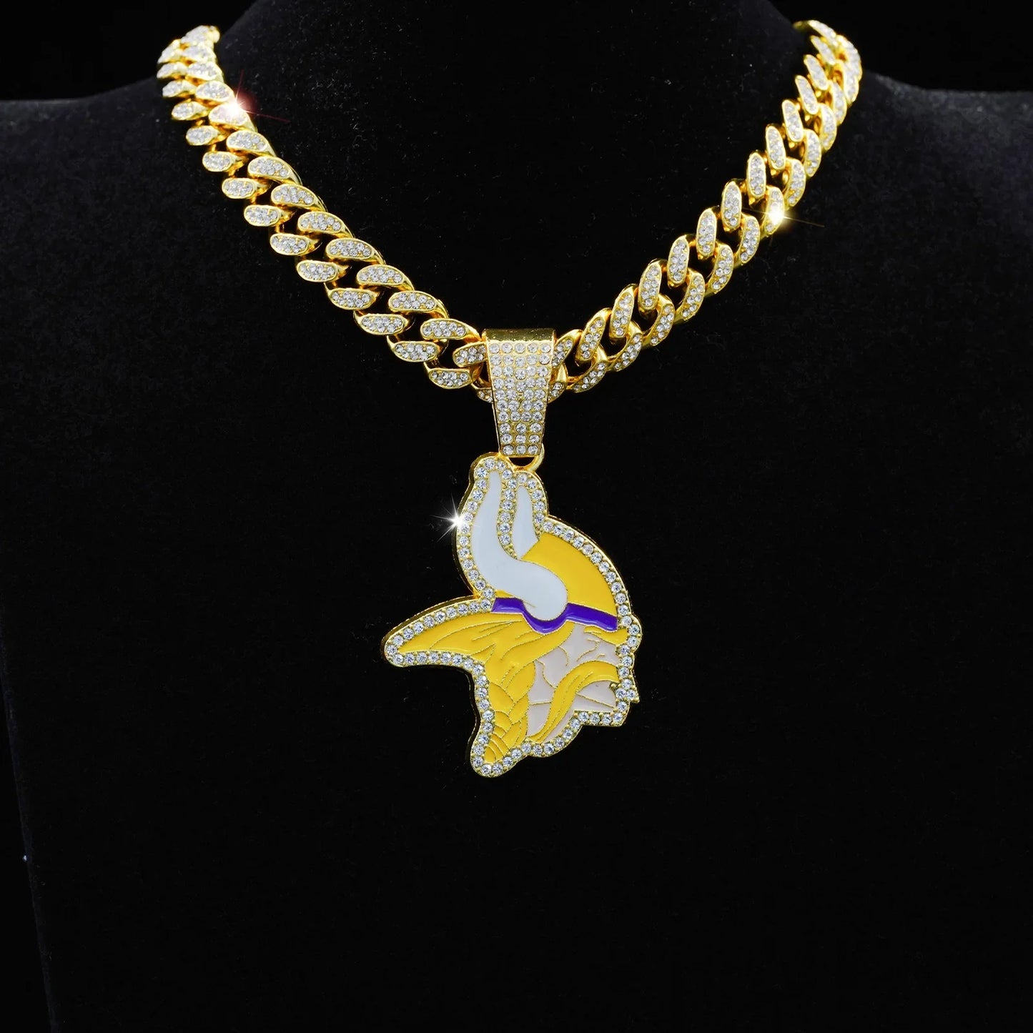 Sports Customized LOGO Pendant Necklace with Iced Out Cuban Chains for Football Fans Birthday Gifts